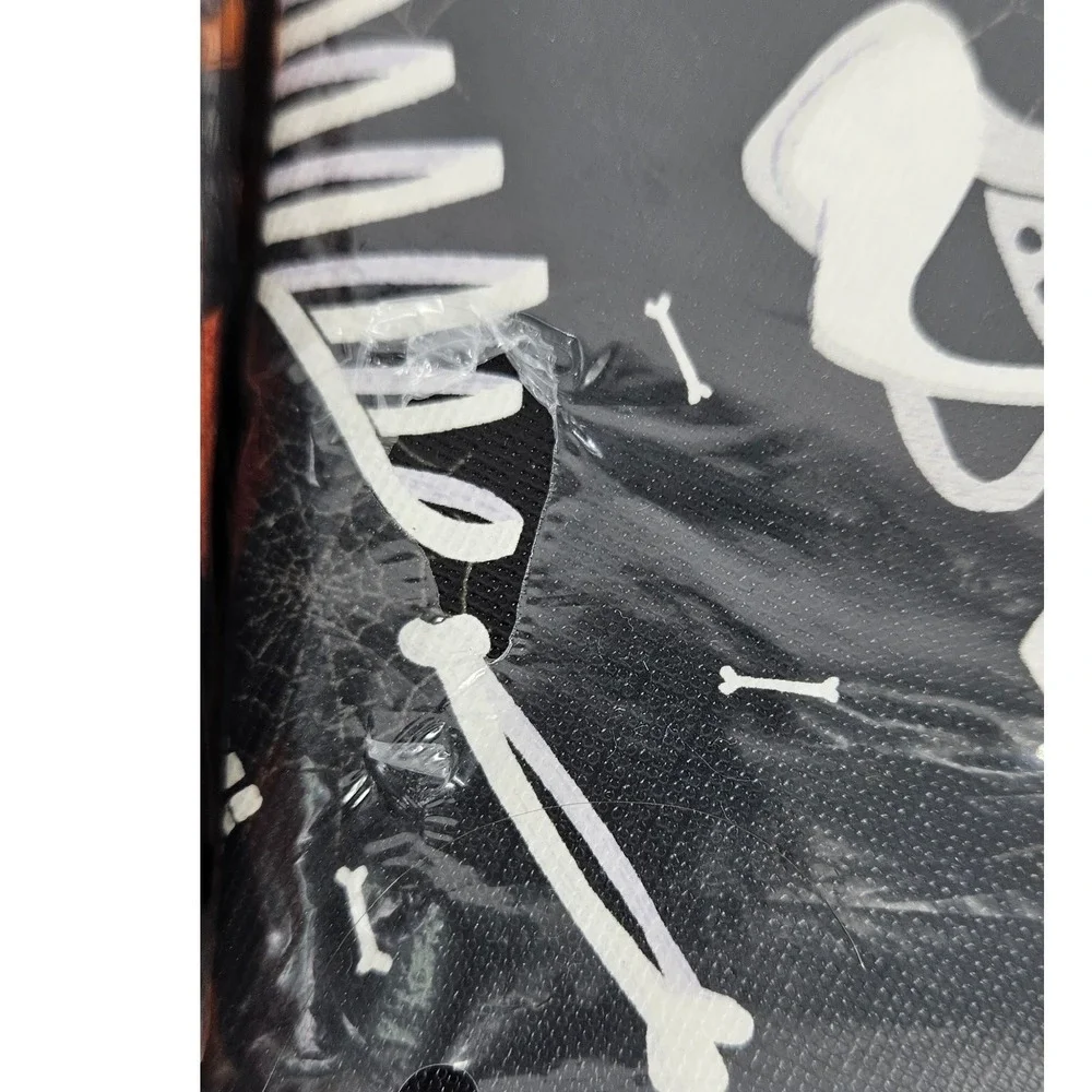 NOS‎ 3 Halloween Party Tableclothes Vinyl 2 round 1 lg oval skeletons pumpkins
